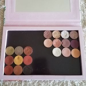 20 Colourpop eyeshadows and magnetic palette